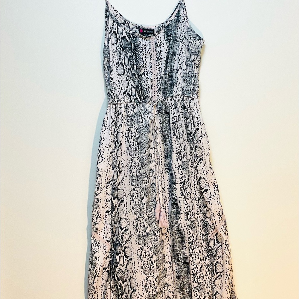 NYC Trends Size M. Elegant Snake Print Maxi Dress W Side Slip Singe Waist